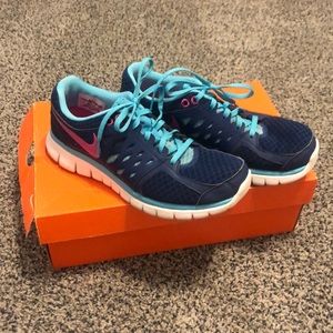 Nike flex shoes size 7